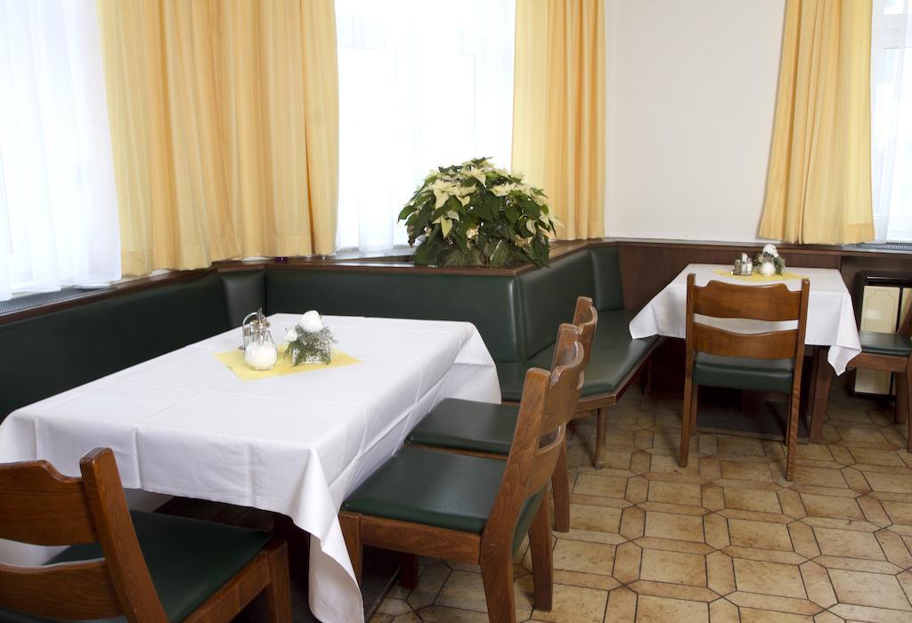 Hotel Zur Sonne คอร์นอยบวร์ก ภายนอก รูปภาพ
